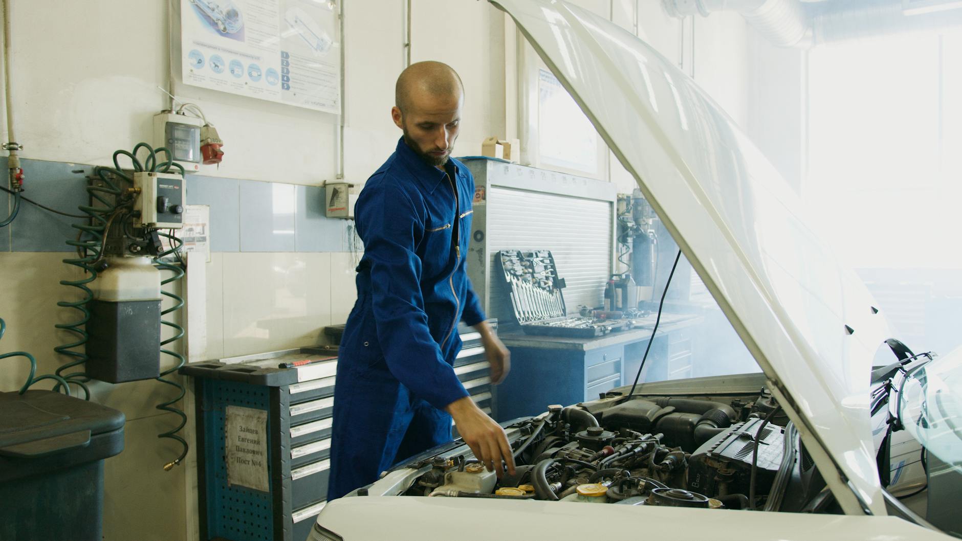 Entretien auto high-tech : les pratiques pour garder le contrôle sur la durée