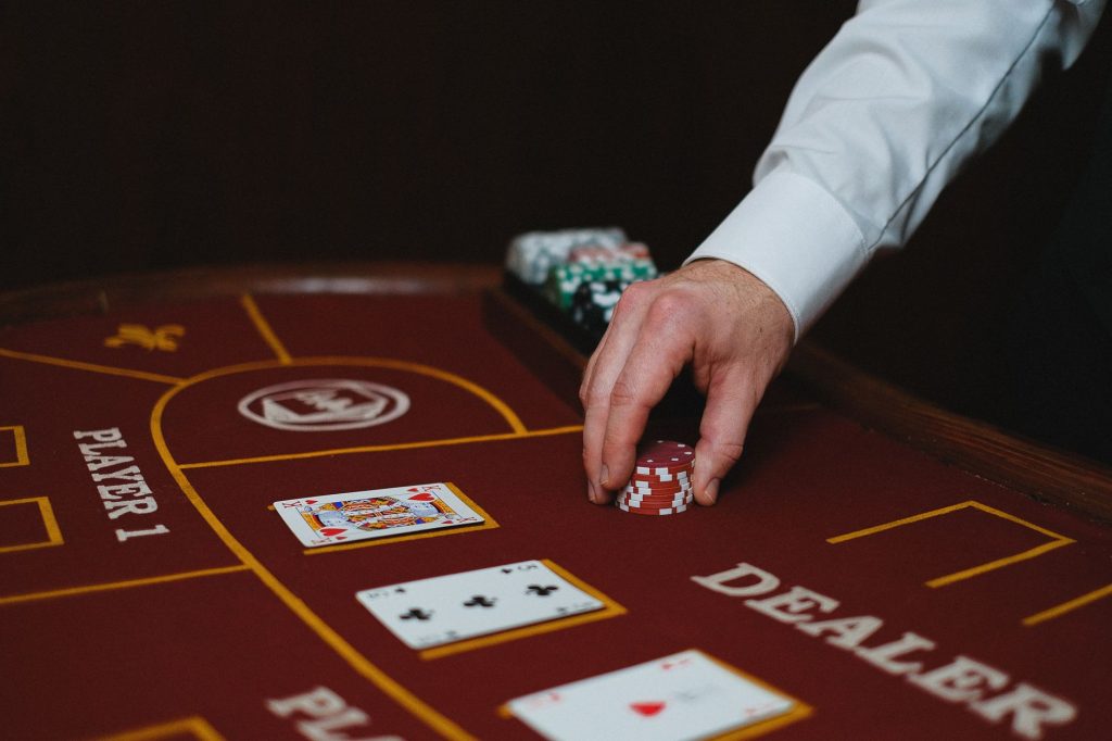 Avantage maison au casino : les leviers pour jouer plus longtemps
