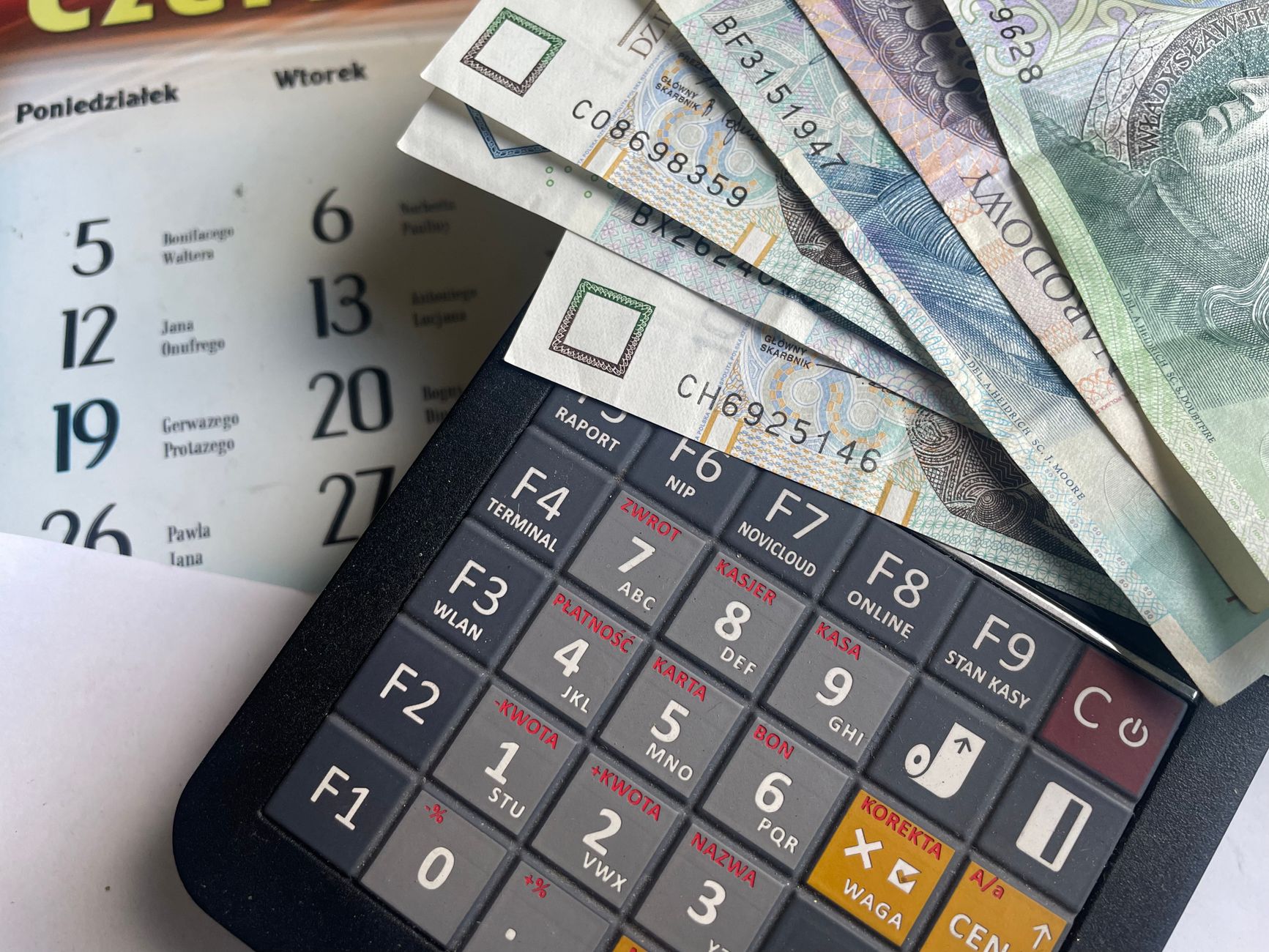 Méthode enveloppes ou appli budget : les critères pour choisir en 2026